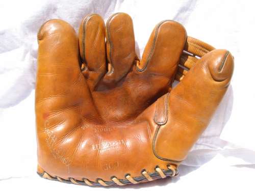 Carl Hubbell Wilson 600 Front